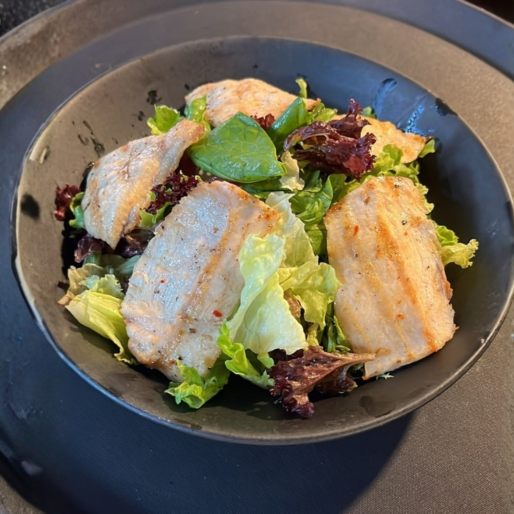 Izgara Tavuk Salata