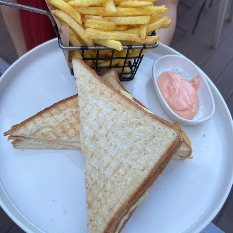 Beyaz Peynirli Tost